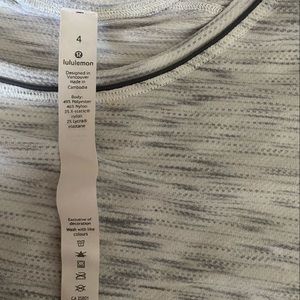 Lululemon gray t-shirt in excellent condition
